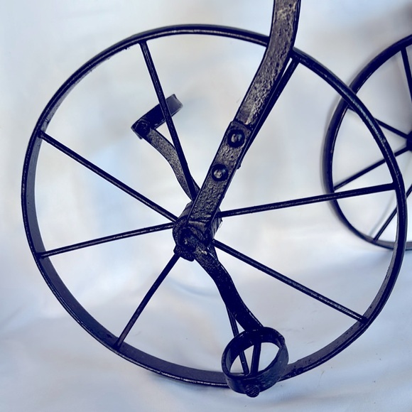 Vintage Black Metal & Wood Tricycle Bicycle Wicker Basket Metal Tricycle Planter - Picture 6 of 15